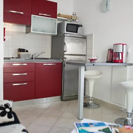 Apartments Mediterranea With Heated Pool Pisak Exterior photo