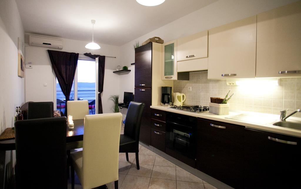 Apartment Mediterranea With Heated Pool Pisak