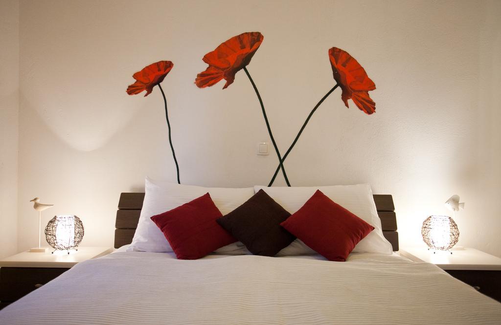 Apartment Mediterranea With Heated Pool Pisak