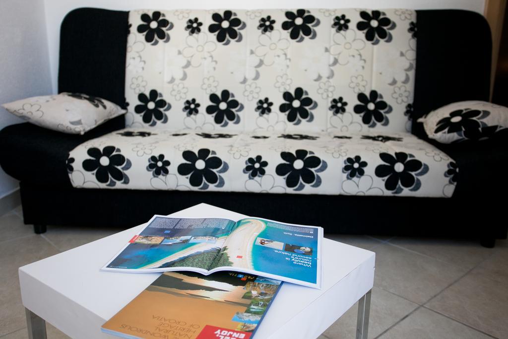 Mediterranea With Heated Pool Apartment